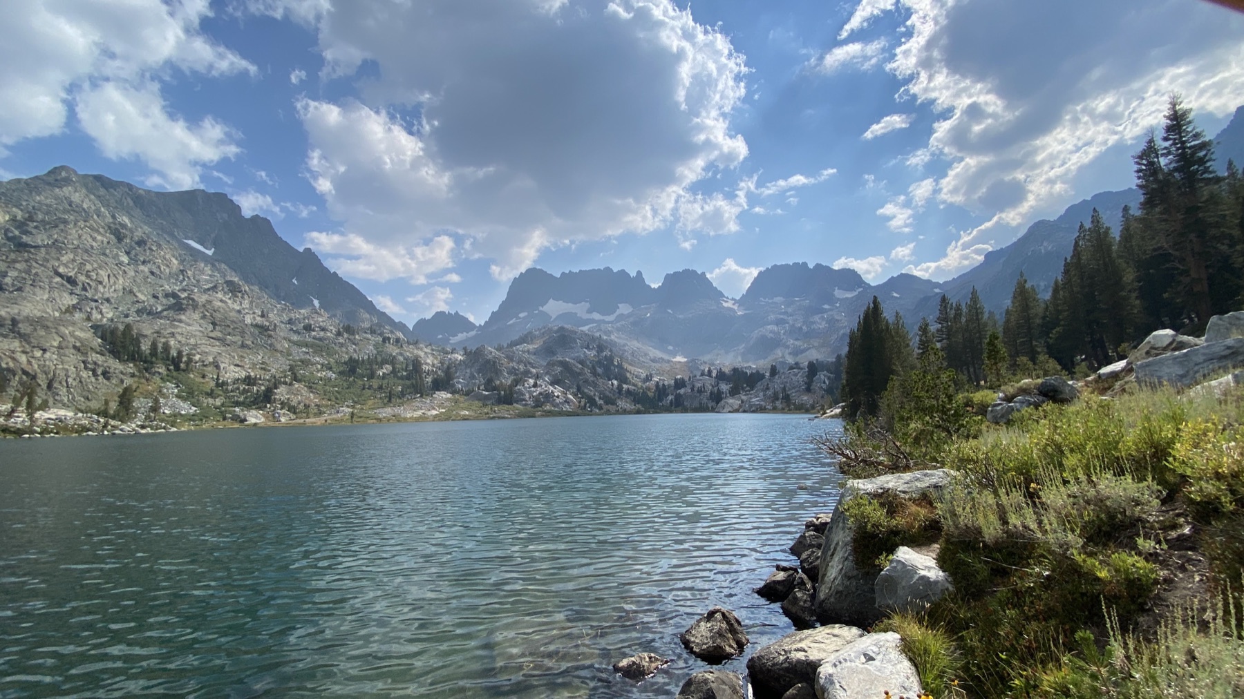 Alpine lake along the Thousand Island Lakes loop